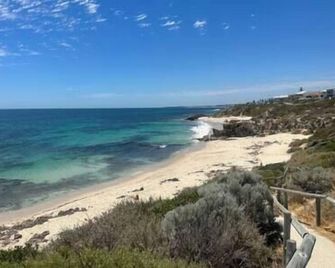 Perfect Peaceful Beachy Stay with Ocean views - Scarborough - Beach