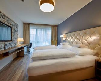 Hotel am See - Neutraubling - Bedroom