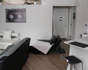 King Size Pit Stop - Morrisville - Bedroom