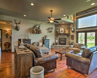 Luxury Waterfront Parachute House w/ Fire Pit! - Parachute