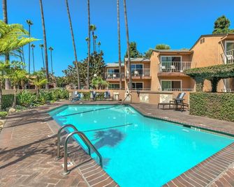 Best Western Pine Tree Motel - Chino - Bazén