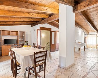 Grande Casa Nel Villaggio - Scano di Montiferro - Comedor