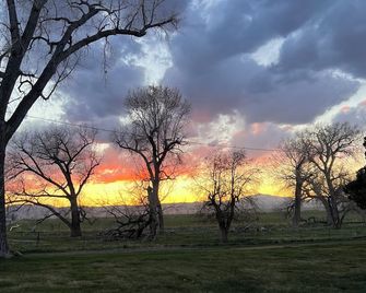 Hudson House Bed and Breakfast - Wheatland - Outdoors view