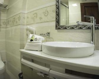Qantu Hotel - La Paz - Bathroom
