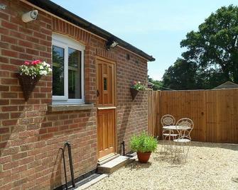 Twistlewood Self Catering Annex in the New Forest National Park - New Milton - Patio