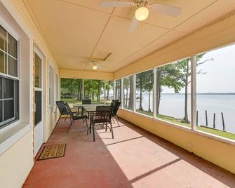 Riverfront Edenton Condo w/ Porch & Water Views! - Edenton - Balkon
