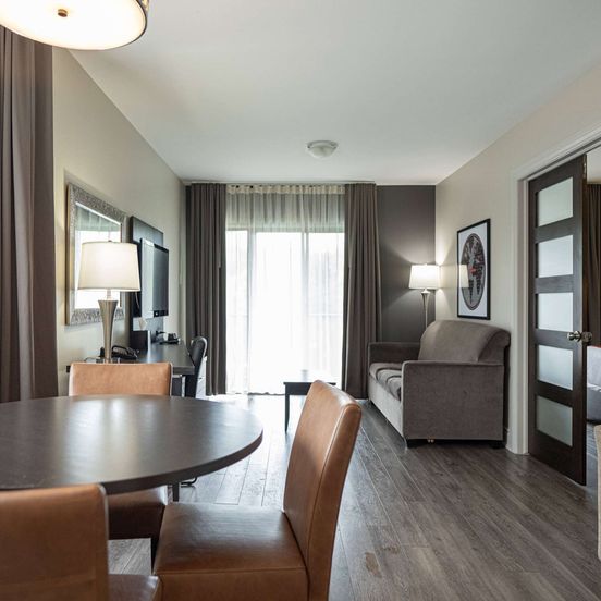 Ramada by Wyndham Ottawa On The Rideau image 1
