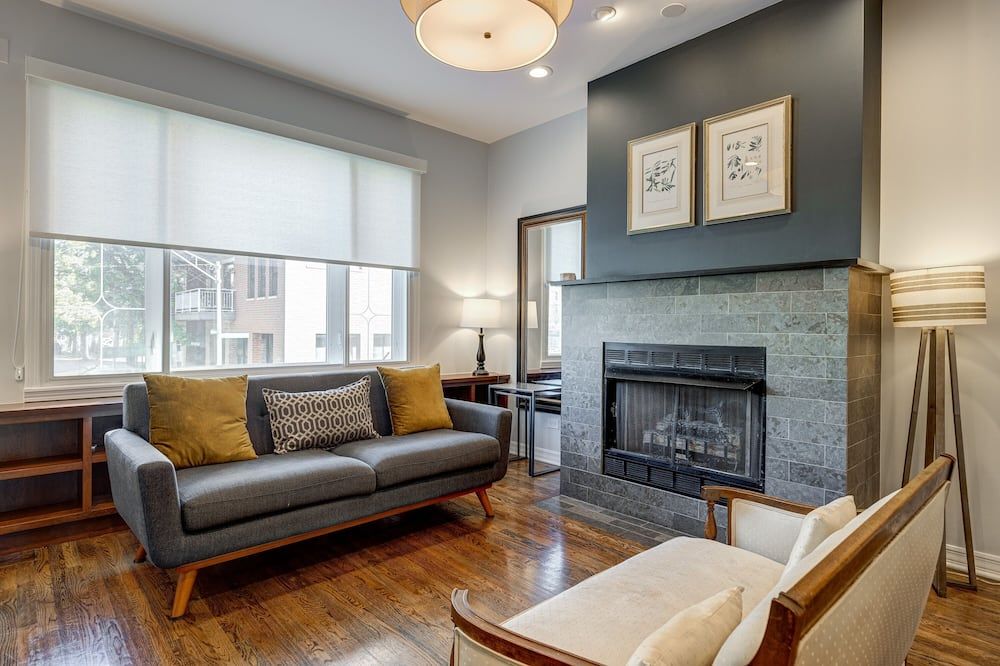 Two-Story Stunner In Iconic Old Town Chicago By Allset Turnover - شيكاغو - غرفة معيشة