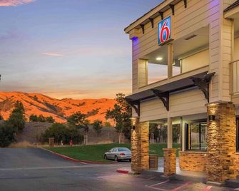 Motel 6 Fremont South - Fremont - Bangunan