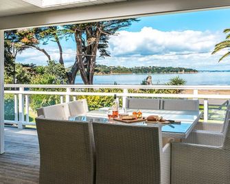 Lannan Beach House - Waterfront & Spa - Auckland - Balkong