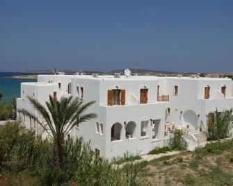 Roussos Beach Hotel - Naousa - Gebäude