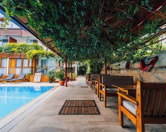 شقق تين الفندقية - فيثي - حوض السباحة