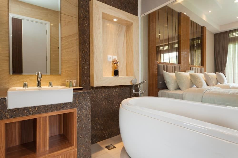 Le Eminence Puncak Hotel Convention & Resort - Puncak - Bathroom