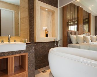 Le Eminence Puncak Hotel Convention & Resort - Puncak - Bagno
