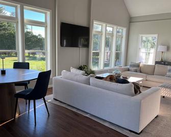 Exclusive Hamptons Home - Eastport - Sala de estar
