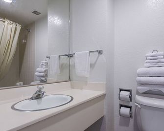Motel 6-Waterloo, Ia - Crossroads Mall - Cedar Falls - Waterloo - Μπάνιο