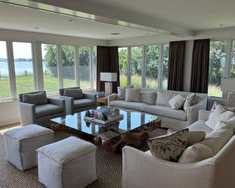 5-bedroom home on water with dock, office, bunk room in lovely Shelter Island! - Shelter Island - Living room