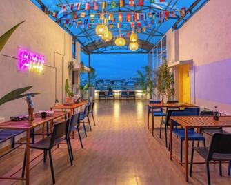 The Hosteller Bangalore, Koramangala - Bengaluru - Restaurant