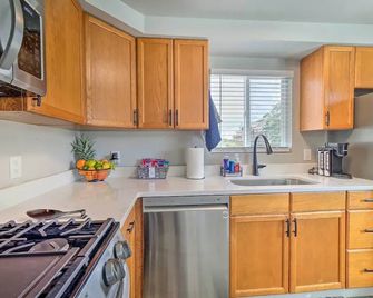 Ideally Located Buckley Apartment with Balcony! - Buckley - Cocina