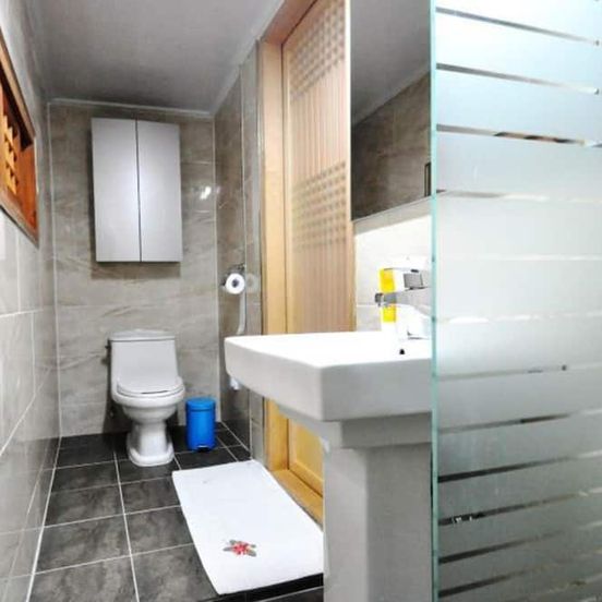 Bathroom view of Gallery Jin Hanok Guesthouse