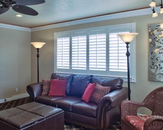 Lovers Point Inn - Pacific Grove