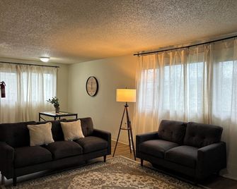 Pet-Friendly Stay-Top Floor- Flattop Nook - Anchorage - Sala de estar