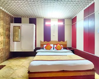 Goroomgo Neelam Raj Near Mall Road Mallital, Nainital - Nainital - Bedroom