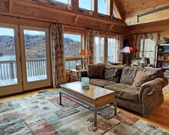 River Magic Cabin - Hot Springs - Sala de estar