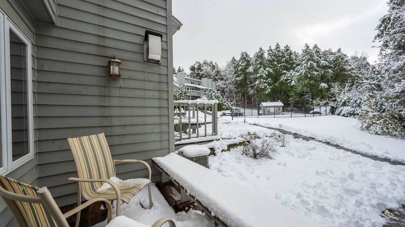 Evergreen Hill Condominiums