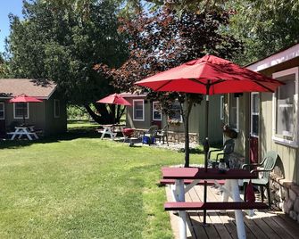 Cedar Ridge Cabins - Honor - Patio