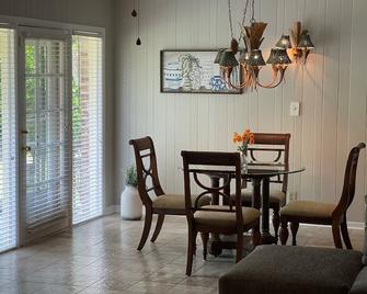 Furnished Short Term Rental near Hospitals - Savannah - Comedor