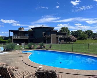 Lookout Lodge a house with a 360 view - Dover - Pool