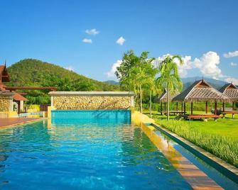 Pai Hotsprings Spa Resort - פאי - בריכה