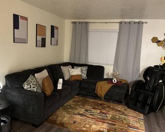 2 bedroom apartment with massage chair! - Clearfield - Living room