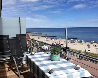 Meeresblick 'Deck 44' Haus 3 We 44 - Hohwacht - Balkón