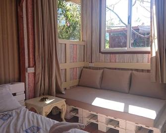Green Bungalow - Lápithos - Вітальня