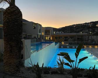 Helios Beach Hotel & Bungalows - Karpathos - Pool