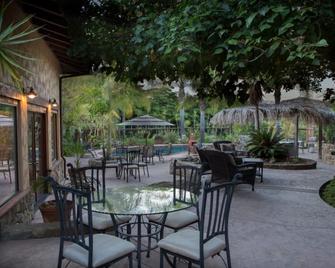 Coral Tree House - Fallbrook - Patio