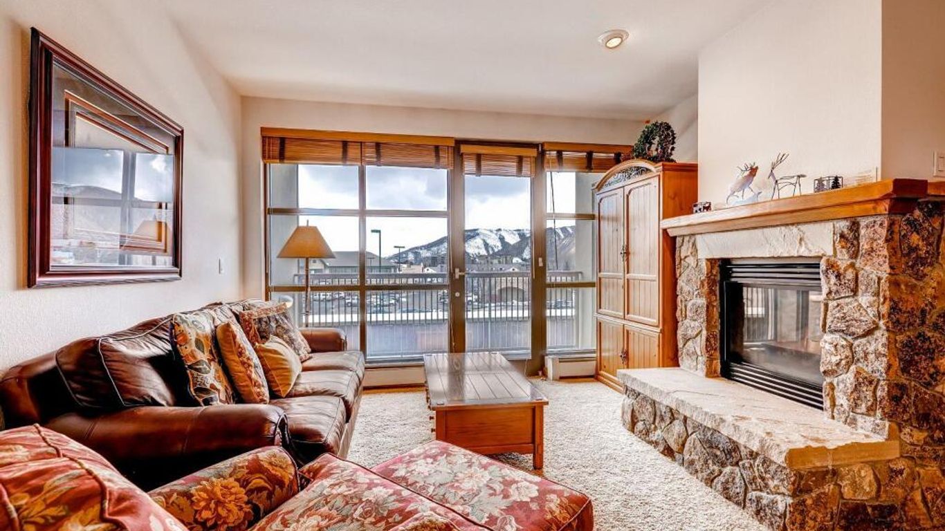 أفون فيليدج