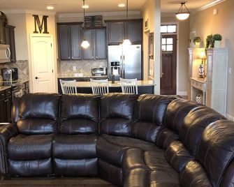 Lakefront home with private beach & unbelievable sunsets on Lake Keowee - Seneca - Living room