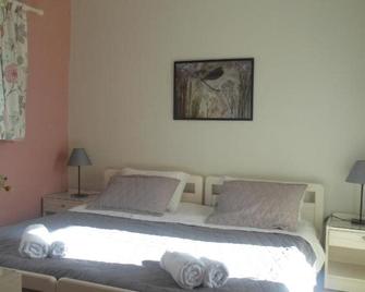 Hippokratis Apartments - Gerani - Habitación