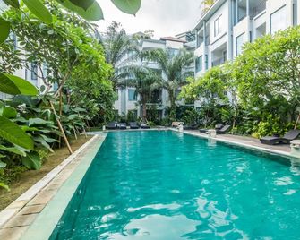 Zen Rooms Seminyak Umalas - North Kuta - Piscina