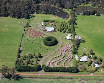Reverie 101 - Trentham - Outdoors view