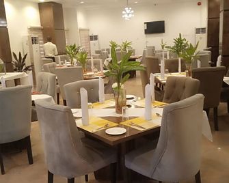 K-Class Hotel - Abuja - Restaurace