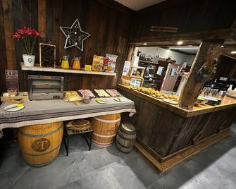 Restaurant Camp Del Serrat - לס אסקלדס - בופה