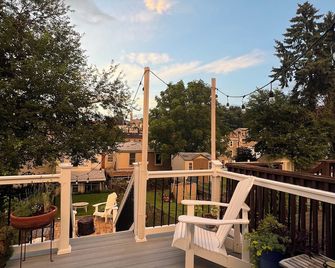 3-bedroom house in beautiful Manayunk with cool AC breeze - Filadelfia - Balcón