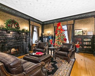 J.D. Rockefeller Suite w/ King Bed & Fireplace - Duluth - Sala de estar