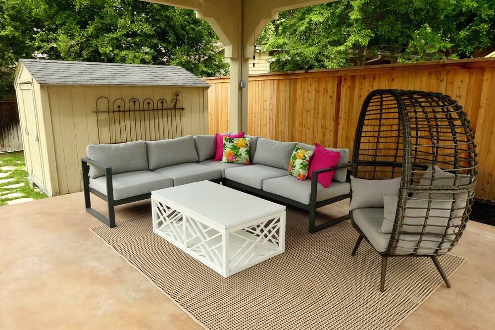 New! Chic Cottage Home W/ Backyard Pool - 12 min to the River Walk! - San Antonio - Patio