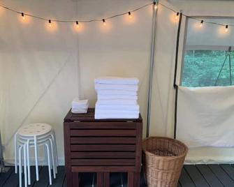 Magical Tree House with Hot Tub, Fire Pit & Slide - Pottstown