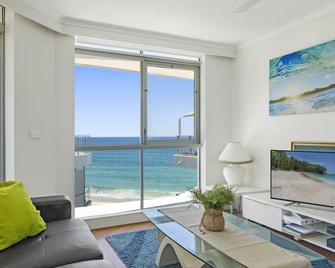 Foreshore Apartments - Mermaid Beach - Living room